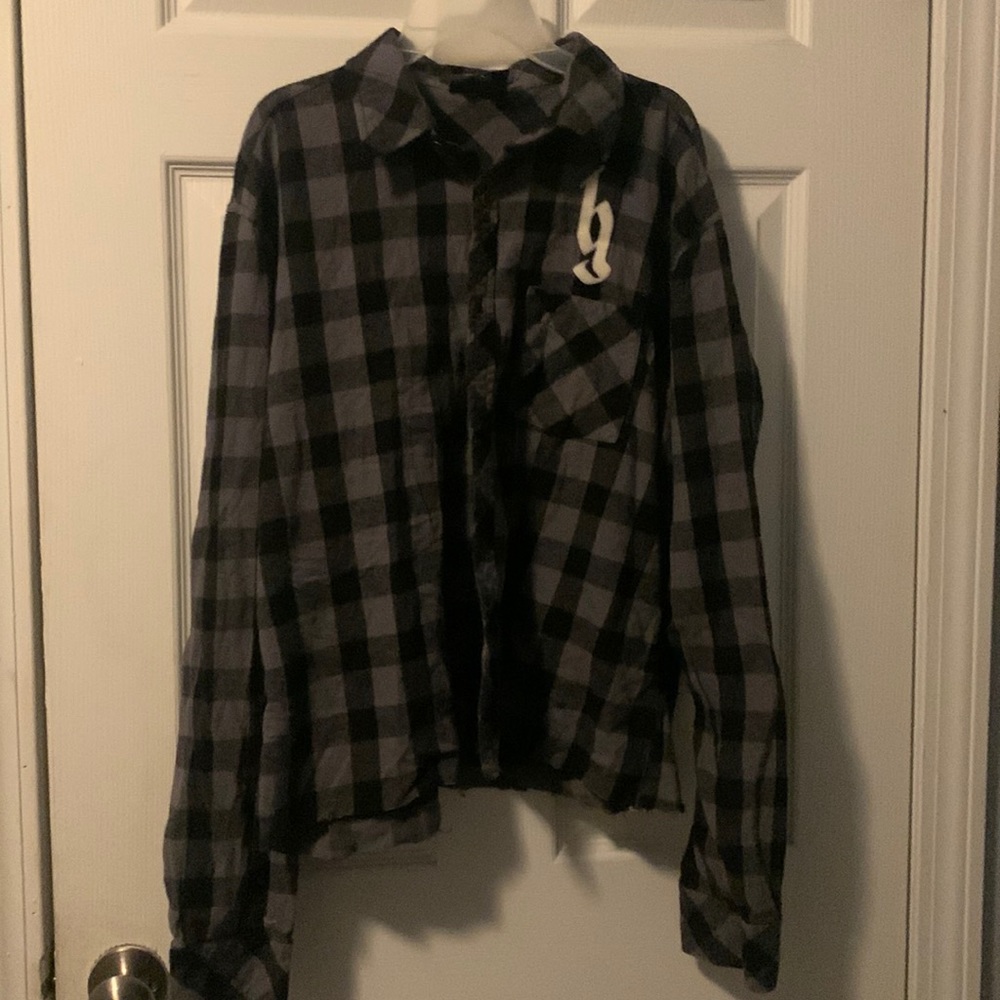 cropped black and grey plaid flannel with skull design in the back size L